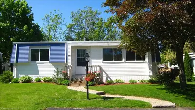 176 PEBBLE BEACH Parkway, South Huron, ON N0M 1T0