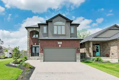 1001 OAKCROSSING Gate, London North, ON N6H 0E9