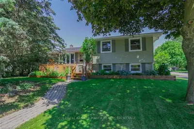 4 KINBURN Crescent, London South, ON N6E 1J2