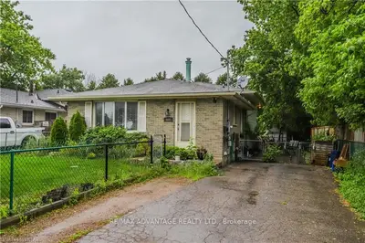868 BRADLEY Avenue, London South, ON N6E 1W3