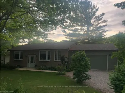 10142 JOHN Street, Lambton Shores, ON N0M 1T0