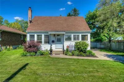 1054 DEARNESS Drive, London South, ON N6E 1N7