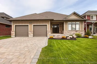 738 RADISSON Lane, Strathroy-Caradoc, ON N0L 1W0