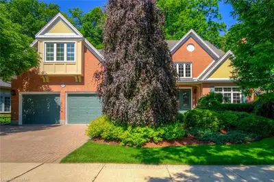 162 CHESTNUT Hill, London South, ON N6K 4J7