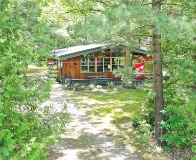 8421 FRANCES Road, Lambton Shores, ON N0M 1T0
