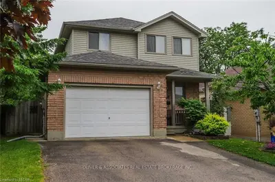 928 THISTLEDOWN Way, London North, ON N6G 4Z8