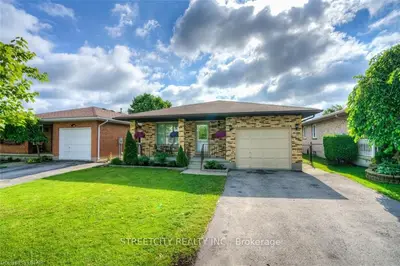 90 ERICA Crescent, London South, ON N6E 3P5