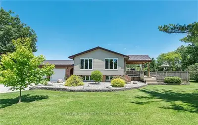 25982 KING Street, North Middlesex, ON N0M 1P0