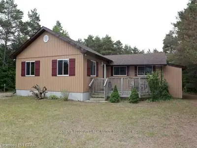 7487 DUNE Drive, Lambton Shores, ON N0M 2L0