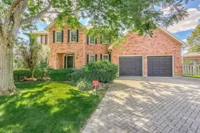 15 CAITHNESS Court, London North, ON N5X 3S2