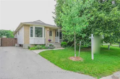 9 BEECHBANK Crescent, London South, ON N6E 2N9