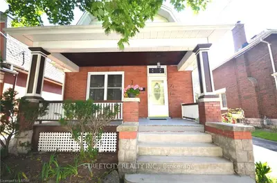 24 RENWICK Avenue, London East, ON N6A 3V2