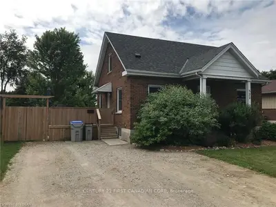 322 METCALFE Street E, Strathroy-Caradoc, ON N7G 1R3
