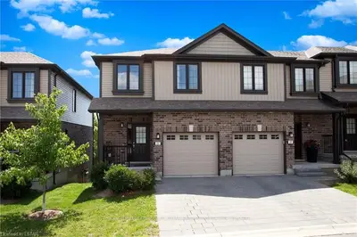 1030 OAKCROSSING Gate 31, London North, ON N6H 0H1