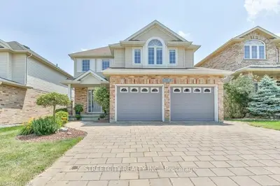 1007 BYRONMANOR Road, London South, ON N6K 5B1