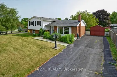 19 LEICESTER Crescent, London South, ON N6C 2Y3
