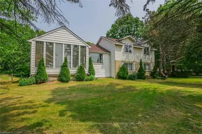 1396 SUNNINGDALE Road E, London North, ON N5X 3Y6