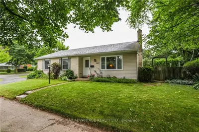 1087 GUILDWOOD Boulevard, London North, ON N6H 4G4