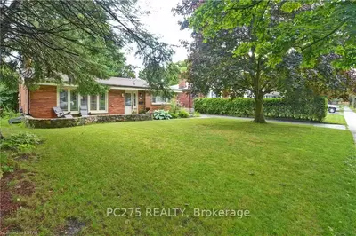 221 Merlin Crescent, London East, On N5w 5a2