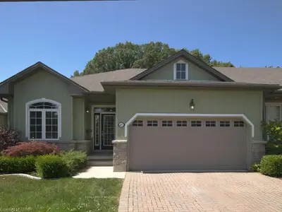 27 OAKWOOD LINKS Lane 27, South Huron, ON N0M 1T0