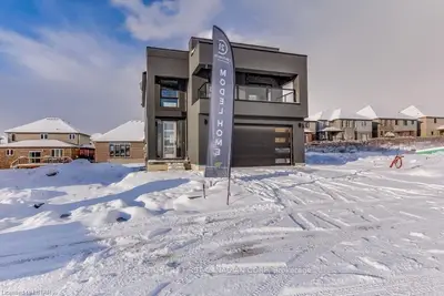 1820 CANVAS Way 18, London North, ON N5X 3Z1