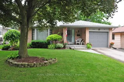 71 FAIRLANE Road, London South, ON N6K 3E3
