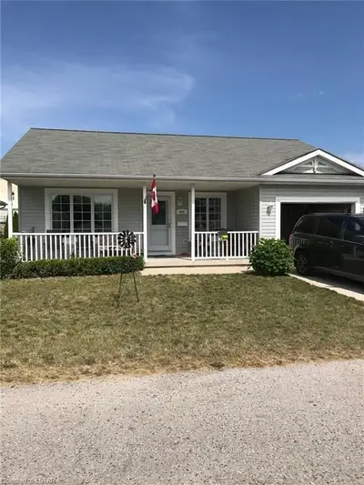 460 Richard Crescent, Strathroy-Caradoc, ON N7G 3P4