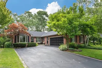 221 TIMBER Drive, London South, ON N6K 4B6