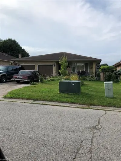 9 SADDY Crescent E, London East, ON N5V 3V9