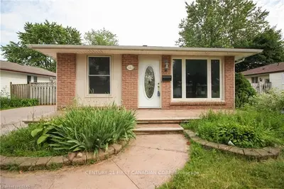 122 FENNELL Crescent, London South, ON N6E 2E3