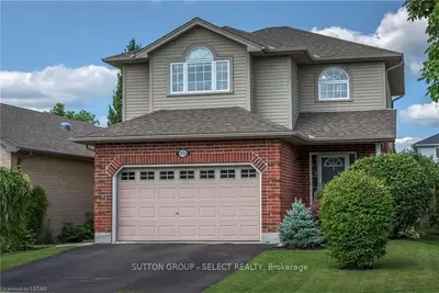 1020 SOUTH WENIGE Drive, London North, ON N5X 4G4