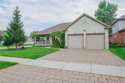 4068 MASTERSON Circle, London South, ON N6P 1T3