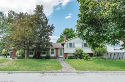 130 QUEEN ANNE Circle, London North, ON N6H 4B7