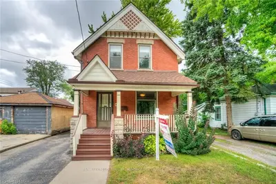 816 VAN Street, London East, ON N5Z 1M7