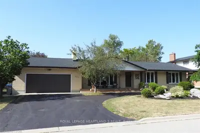 274 CHURCHILL Drive, South Huron, ON N0M 1S1