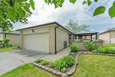 211 PINE VALLEY Drive 12, London South, ON M6K 4W5