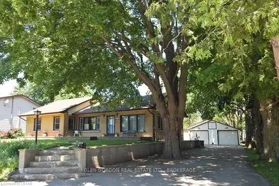 2572 QUEEN Street, Strathroy-Caradoc, ON N0L 1W0