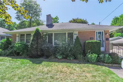 369 STEPHEN Street, London South, ON N6K 2N4