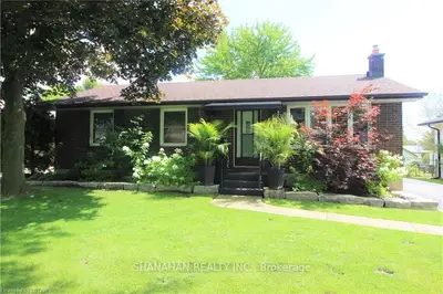 84 EBURY Crescent, London South, ON N6C 3E2