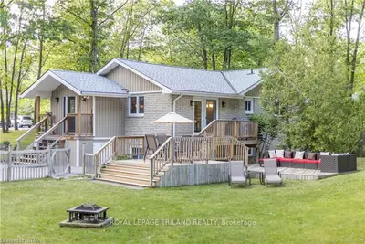 9625 JOANNE Avenue, Lambton Shores, ON N0M 1T0