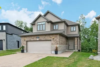 2176 YELLOWBIRCH Place, London North, ON N6G 0N3