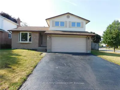 2 BEXHILL Drive, London South, ON N6E 1W9