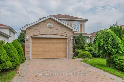 1102 FARNSBOROUGH Crescent, London East, ON N5V 4Y9