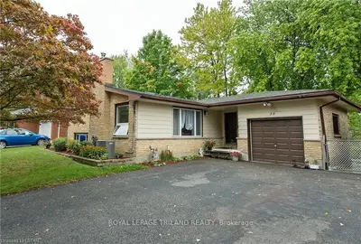 39 SILVERDALE Crescent, London South, ON N5Z 4A5