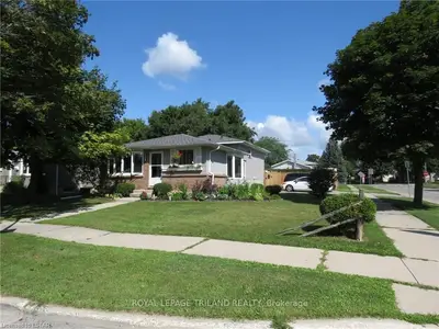 4 CLIFTON Crescent, London South, ON N6C 3V8