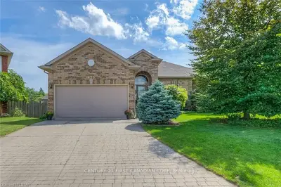 828 CRESTLY Place, London South, ON N6K 4W1