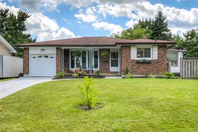 144 Antrim Crescent, London South, On N6e 1g8