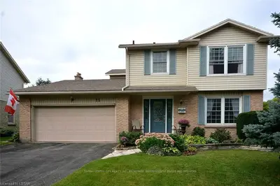 11 PINEGROVE Crescent, London South, ON N6J 3Y7
