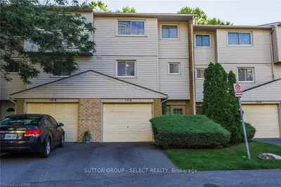 300 SANDRINGHAM Crescent 104, London South, ON N6C 5B4