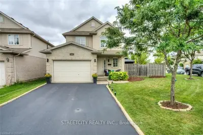 512 CUDMORE Crescent, London South, ON N6M 1M3